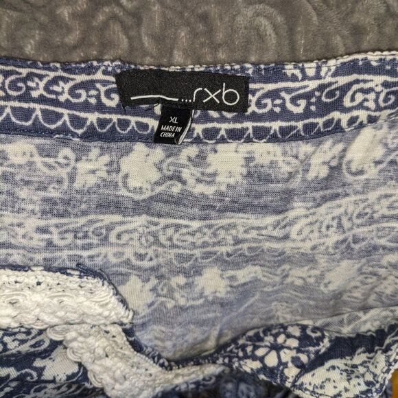 Blue and white crochet tank top - Picture 4 of 4